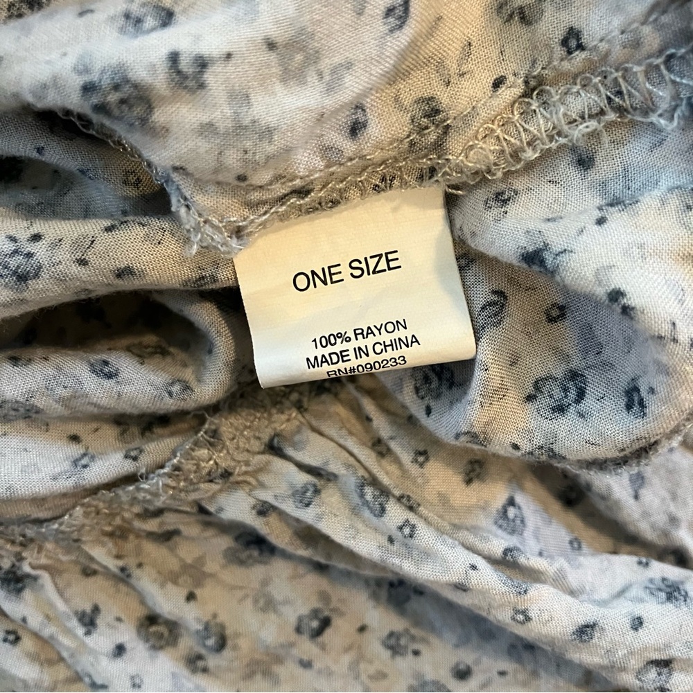 brandy melville jada dress grey with blue florals - Picture 7 of 7